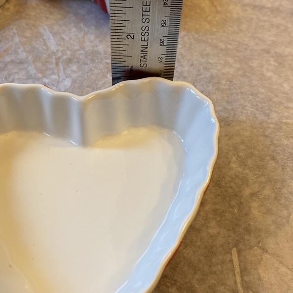 Pacific Island Creations Heart Shaped dishes set of 4. Red & White Striped. - Picture 5 of 8